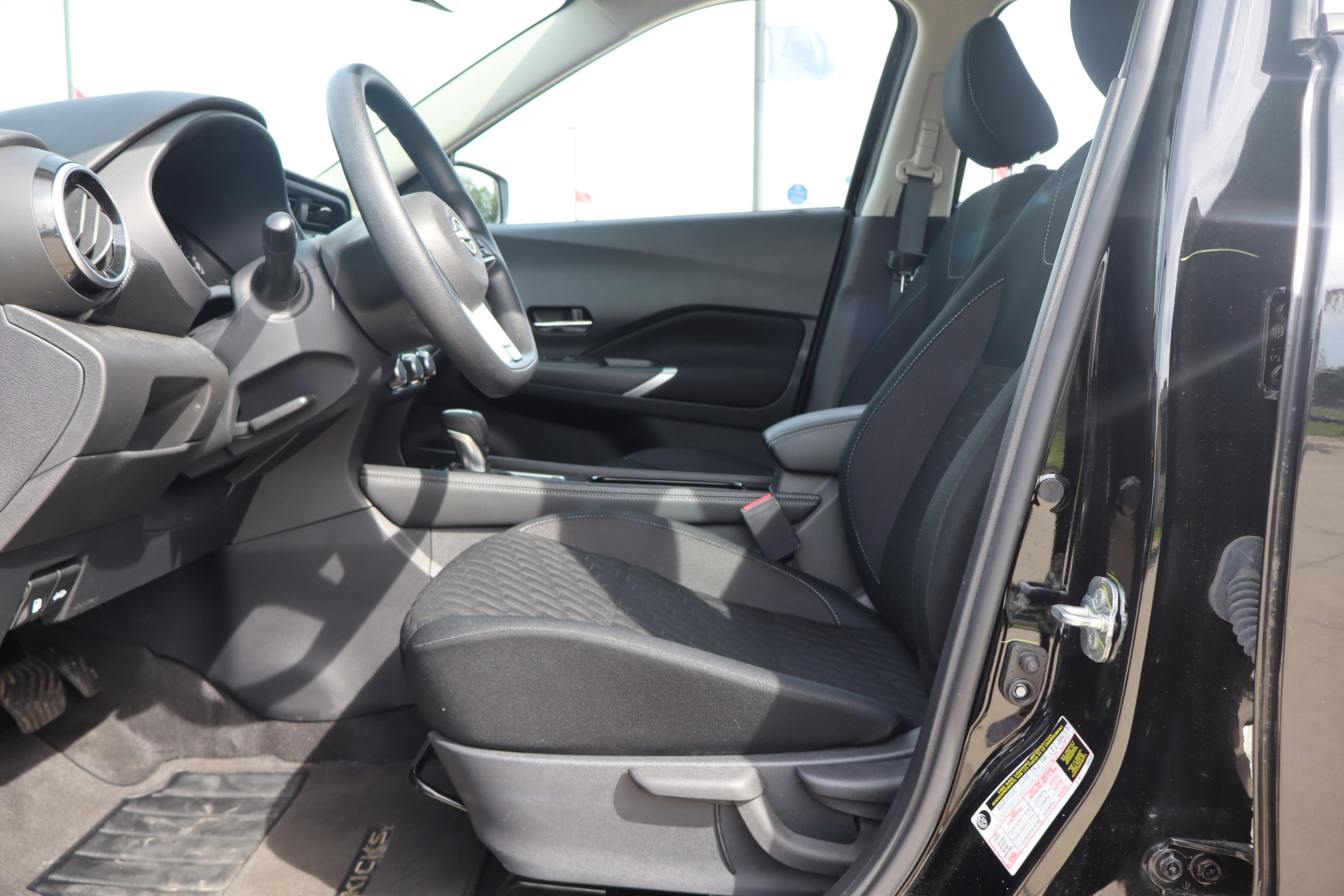 Used 2023 Nissan Kicks SV w/ Interior Electronics Package FWD image 10