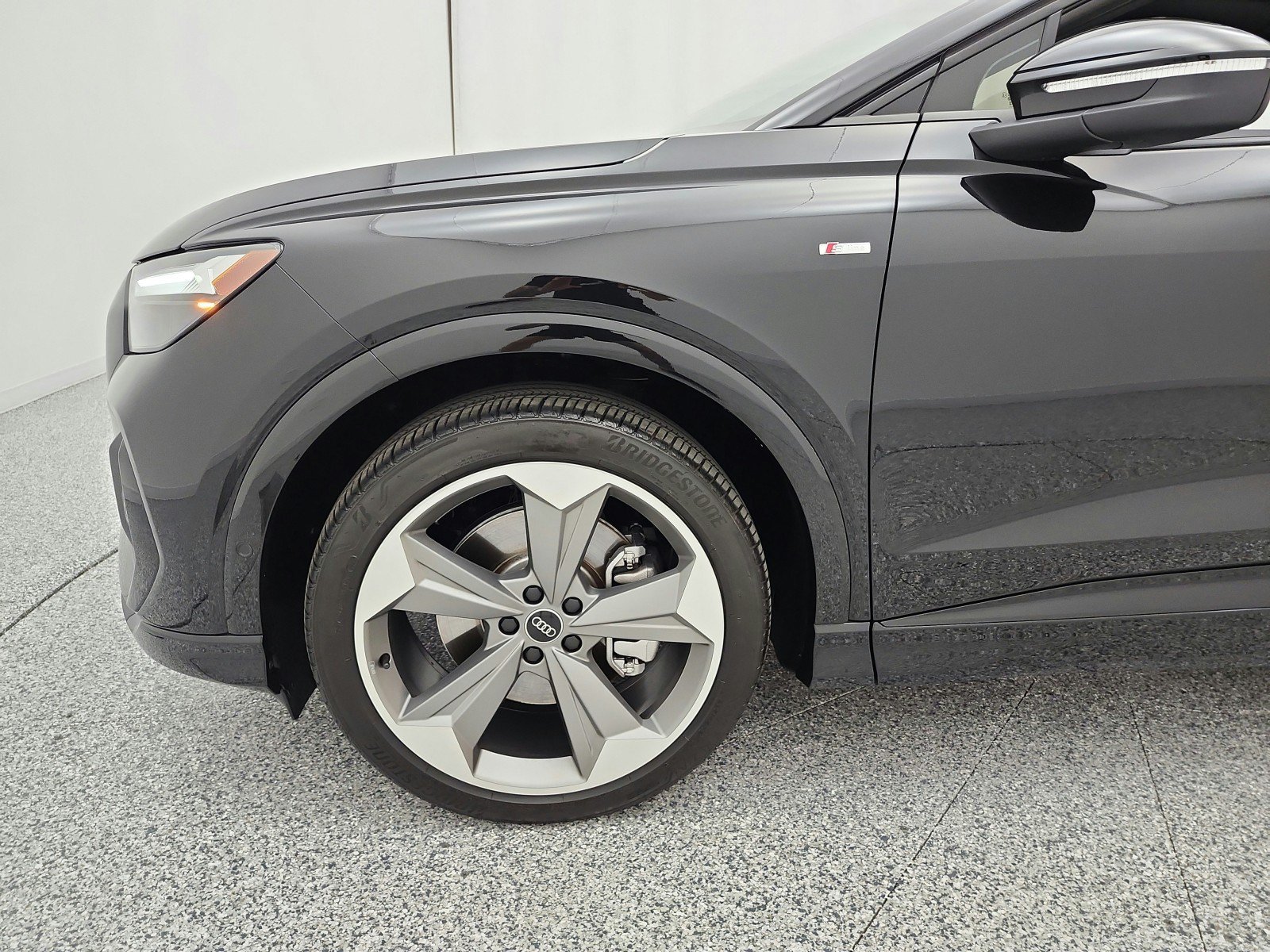 Used 2024 Audi Q4 e-tron Premium Plus w/ Premium Plus AWD/4WD image 17