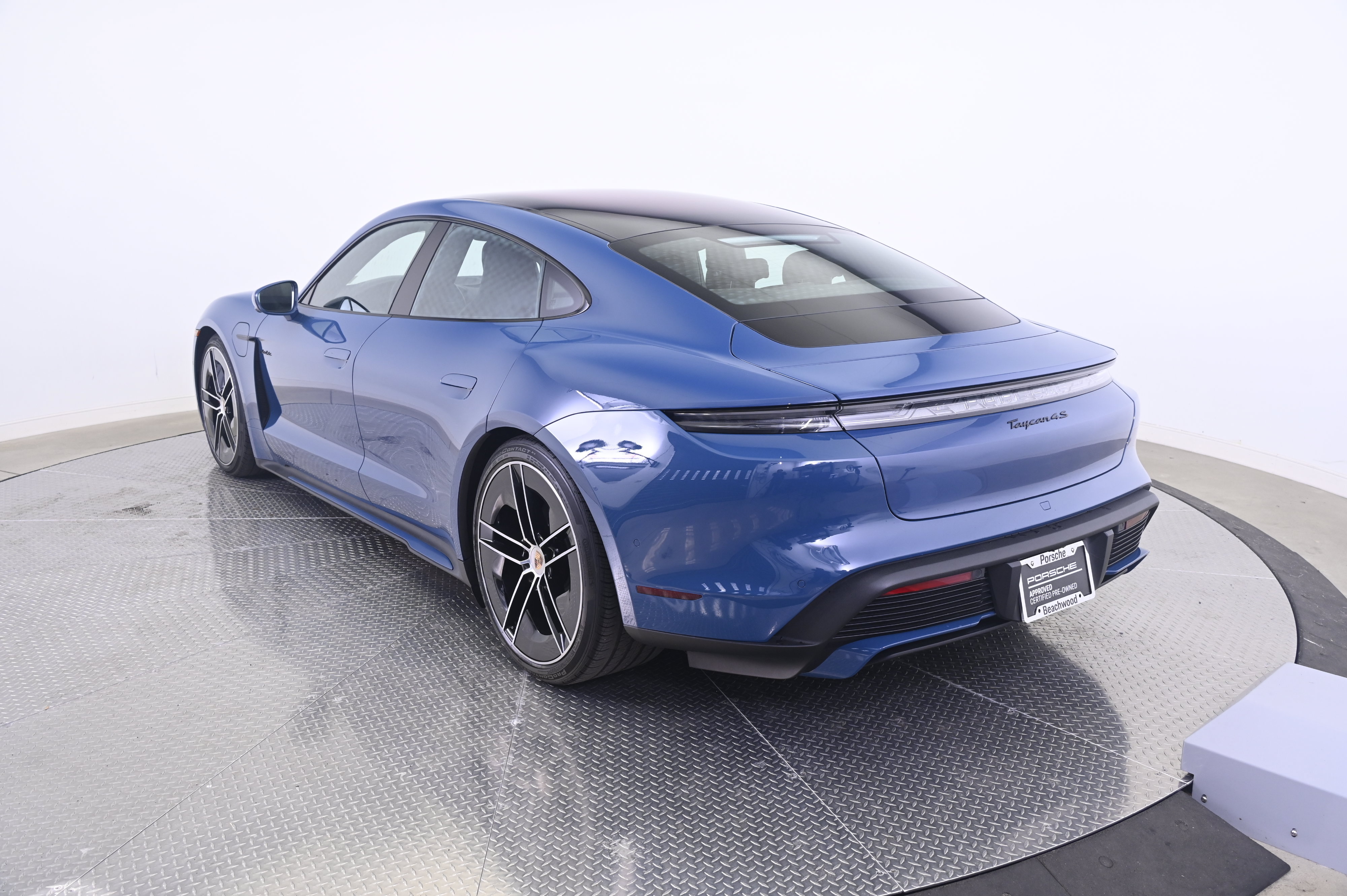 Certified 2025 Porsche Taycan 4S AWD/4WD image 3