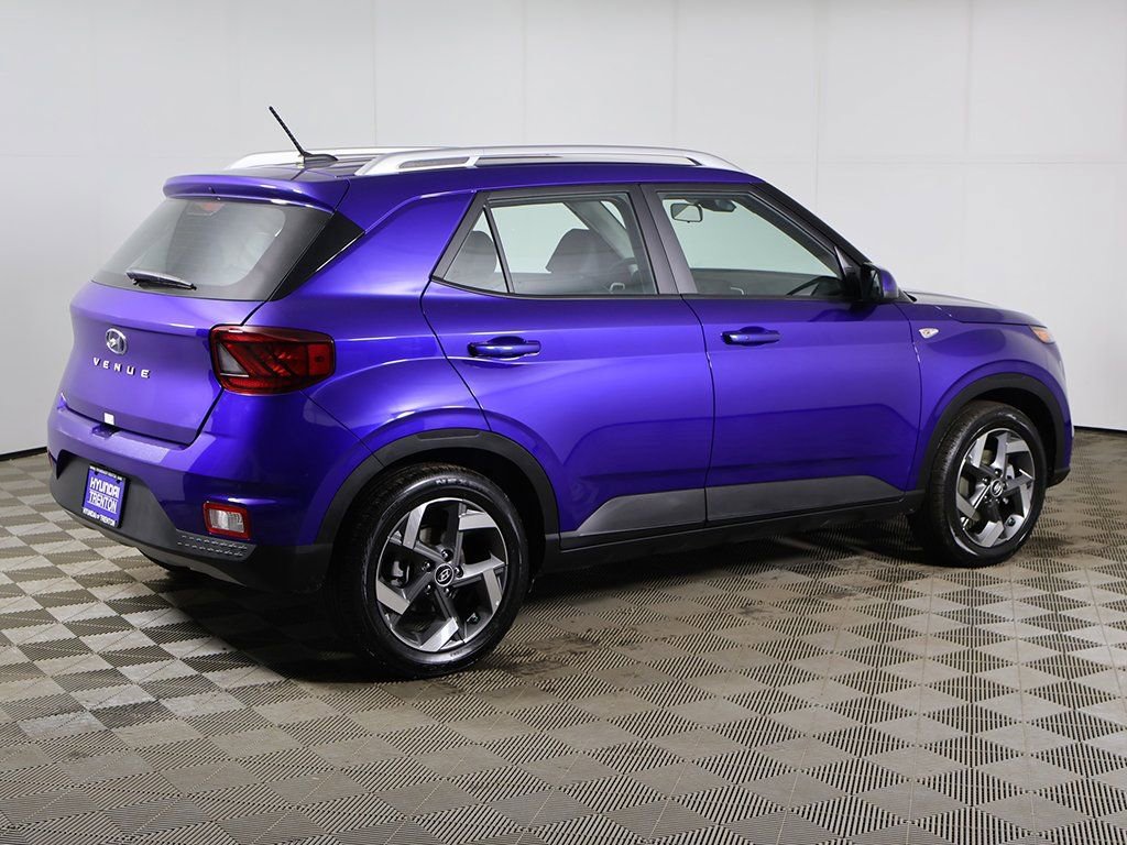 Certified 2025 Hyundai Venue Limited image 9