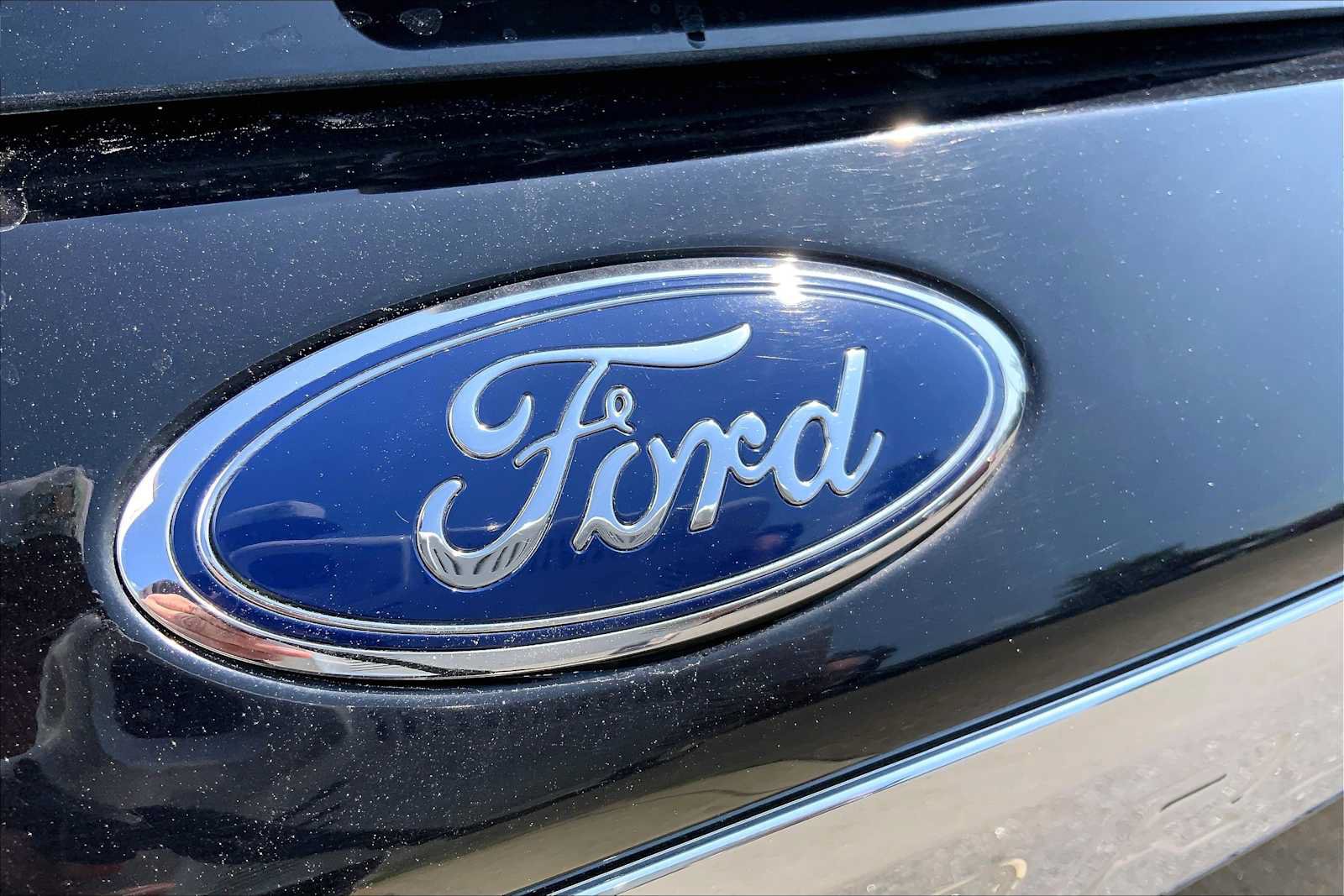 Used 2020 Ford Explorer XLT w/ Equipment Group 202A AWD/4WD image 33
