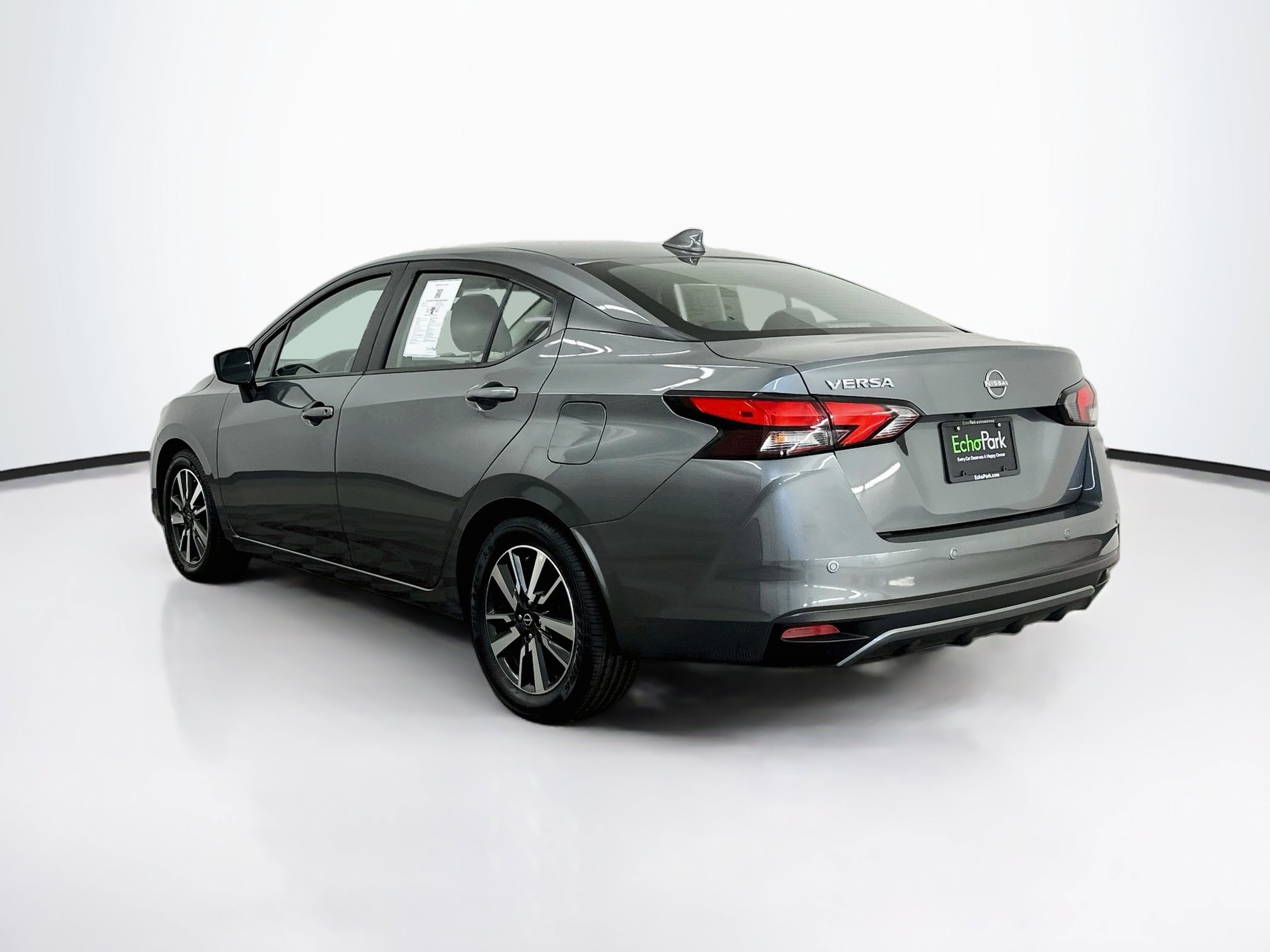 Used 2025 Nissan Versa SV FWD image 5