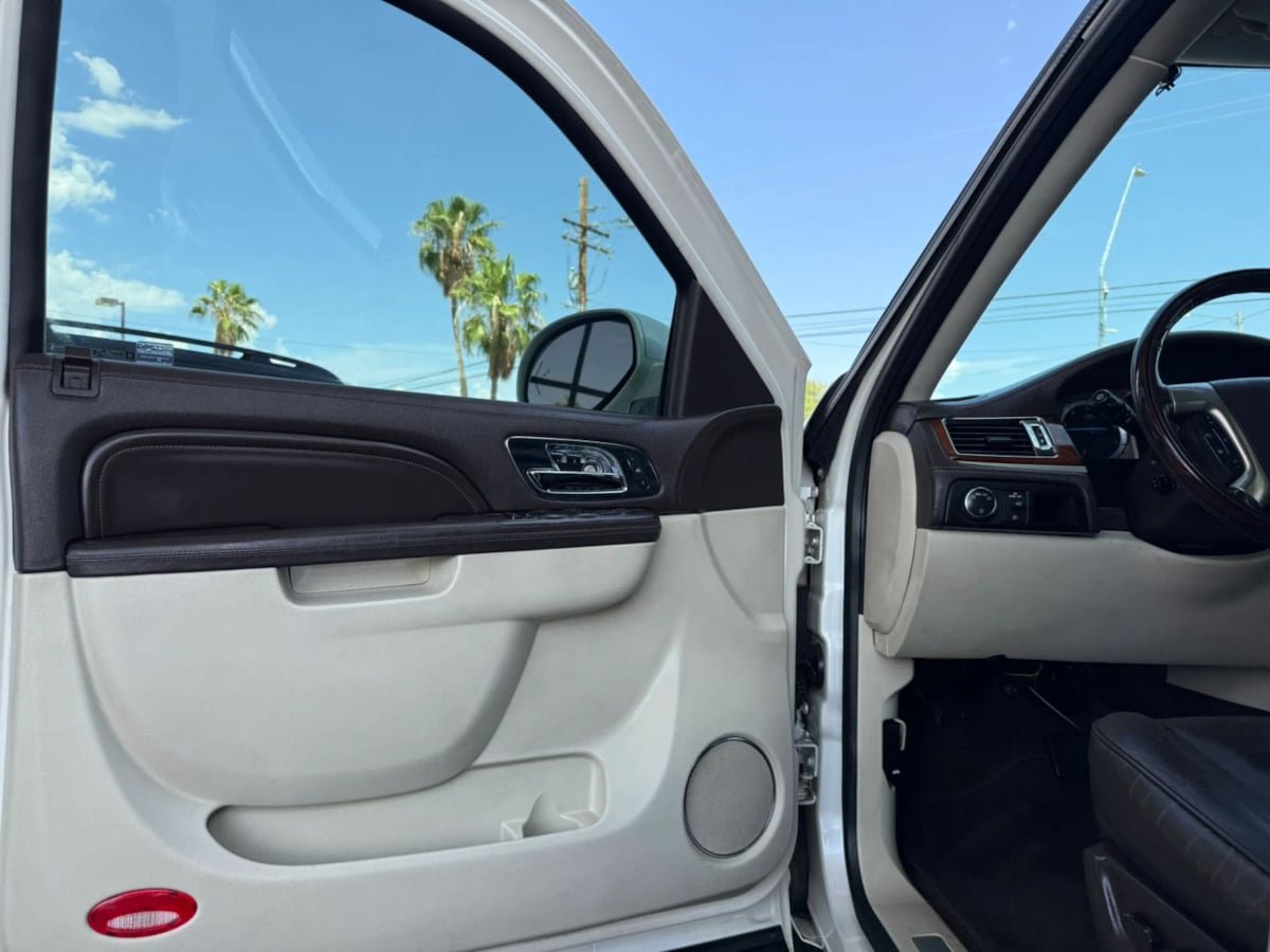 Used 2013 Cadillac Escalade Platinum AWD/4WD image 37