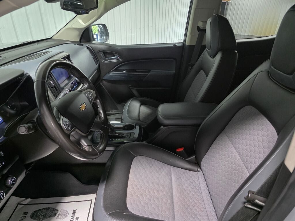 Used 2018 Chevrolet Colorado Z71 w/ LPO, Premium Interior Package AWD/4WD image 9