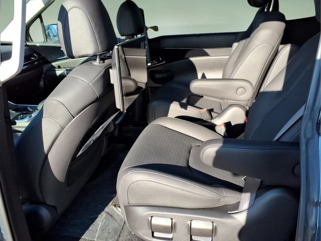 Used 2025 Kia Carnival SX Prestige FWD image 12