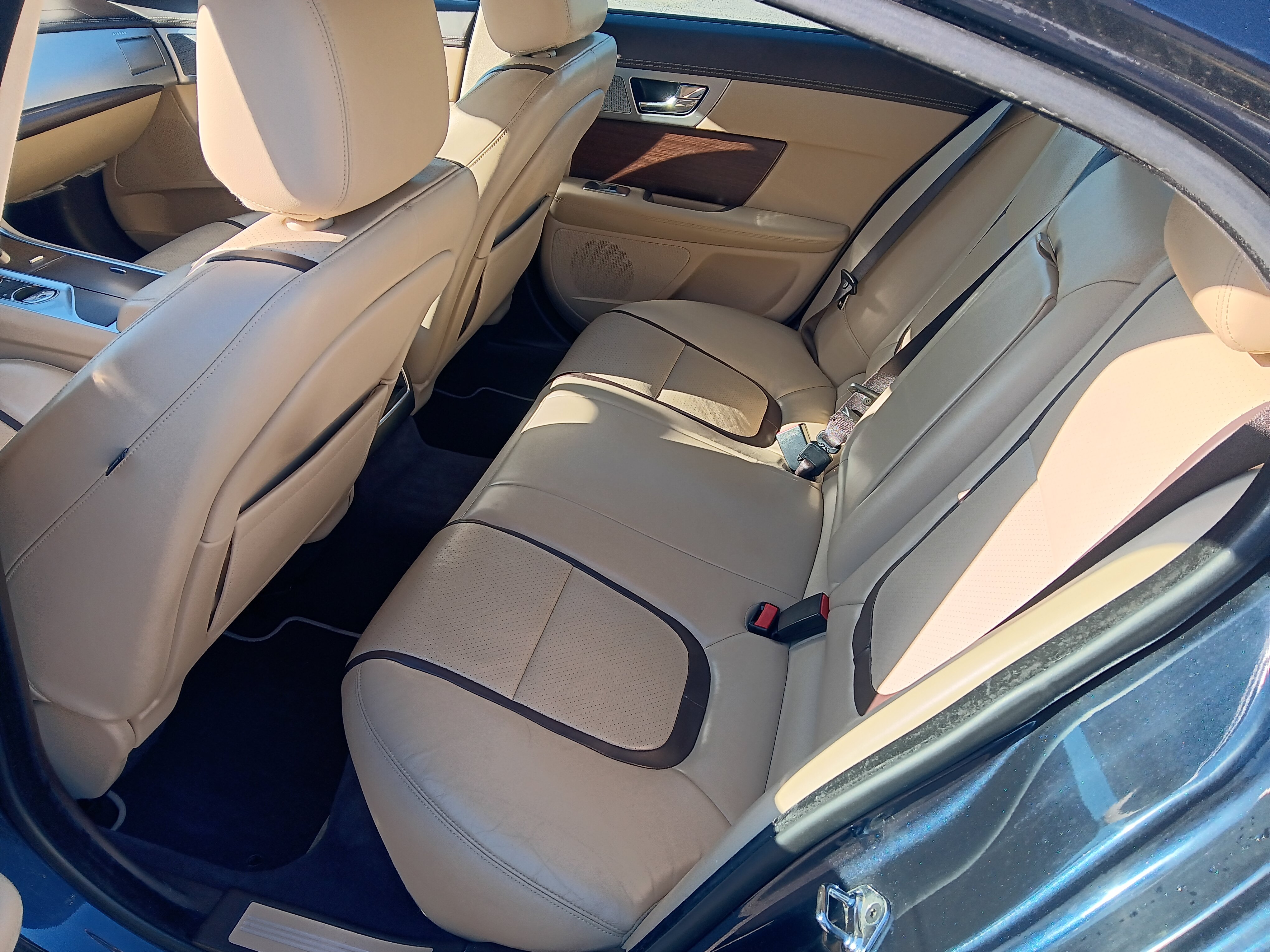 Used 2015 Jaguar XF Portfolio AWD/4WD image 9