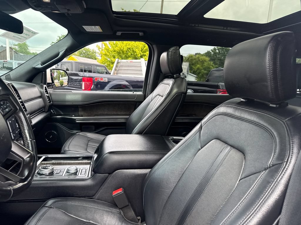 Used 2019 Ford Expedition Limited w/ Equipment Group 302A AWD/4WD image 16