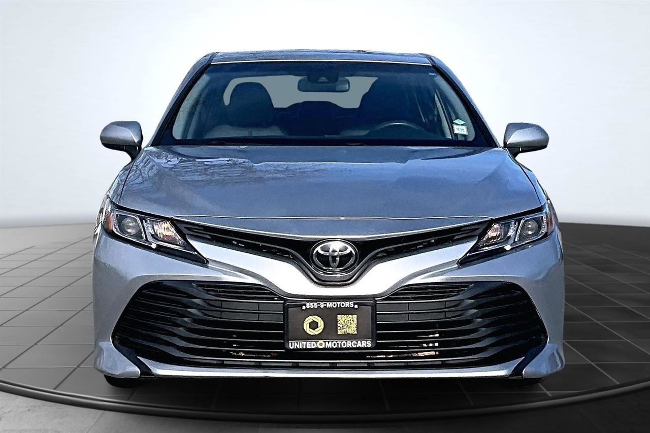 Used 2018 Toyota Camry LE FWD image 2