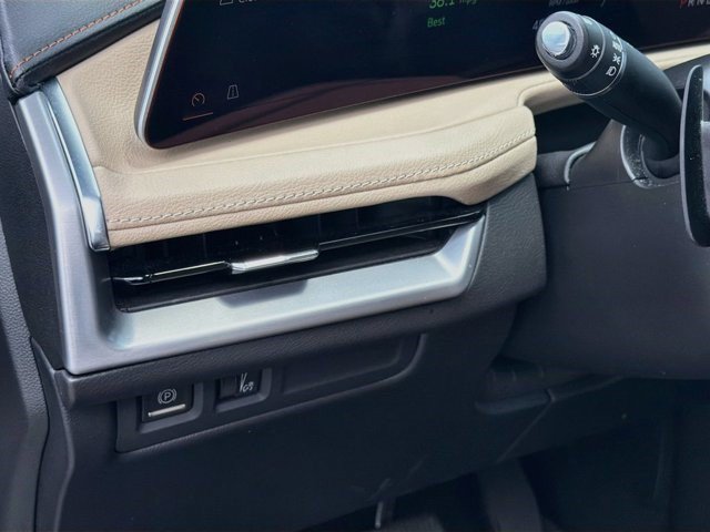 Certified 2025 Cadillac XT4 Premium Luxury FWD image 10