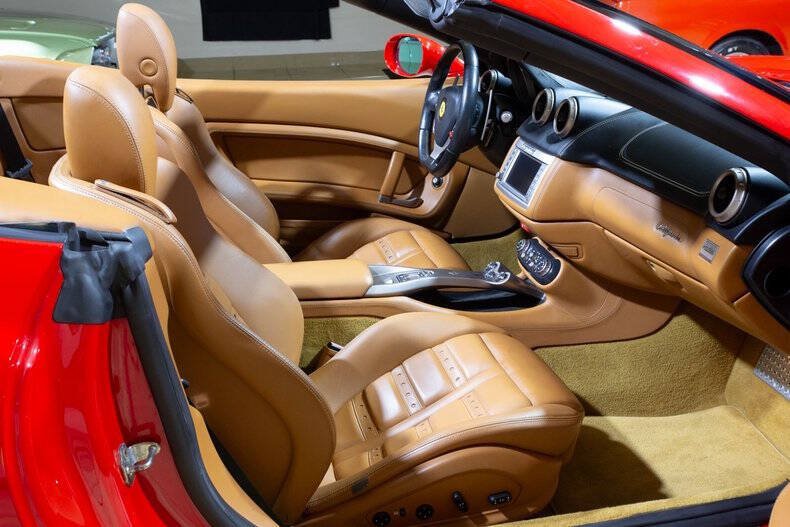 Used 2010 Ferrari California RWD image 58