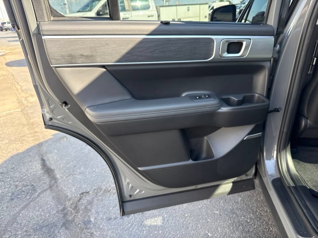Used 2025 Hyundai Santa Fe Limited AWD/4WD image 32