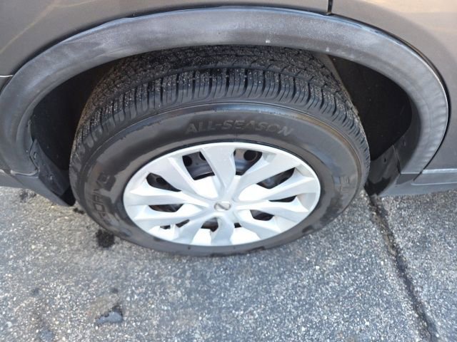 Used 2018 Nissan Rogue S image 29