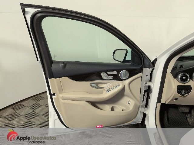 Used 2018 Mercedes-Benz GLC 300 4MATIC image 11