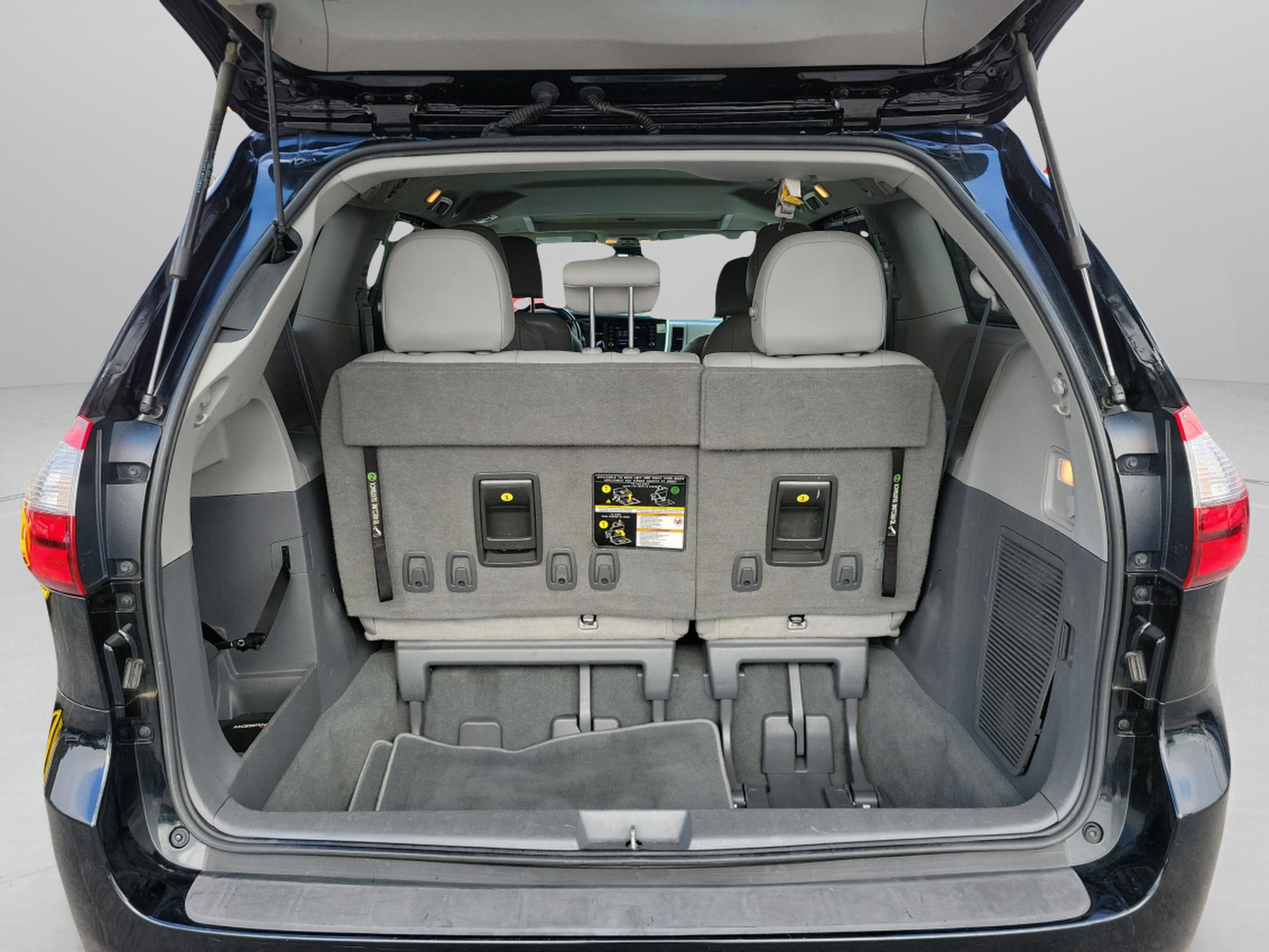 Used 2020 Toyota Sienna XLE image 11