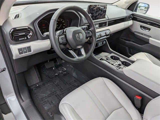 New 2025 Honda Pilot Touring image 11