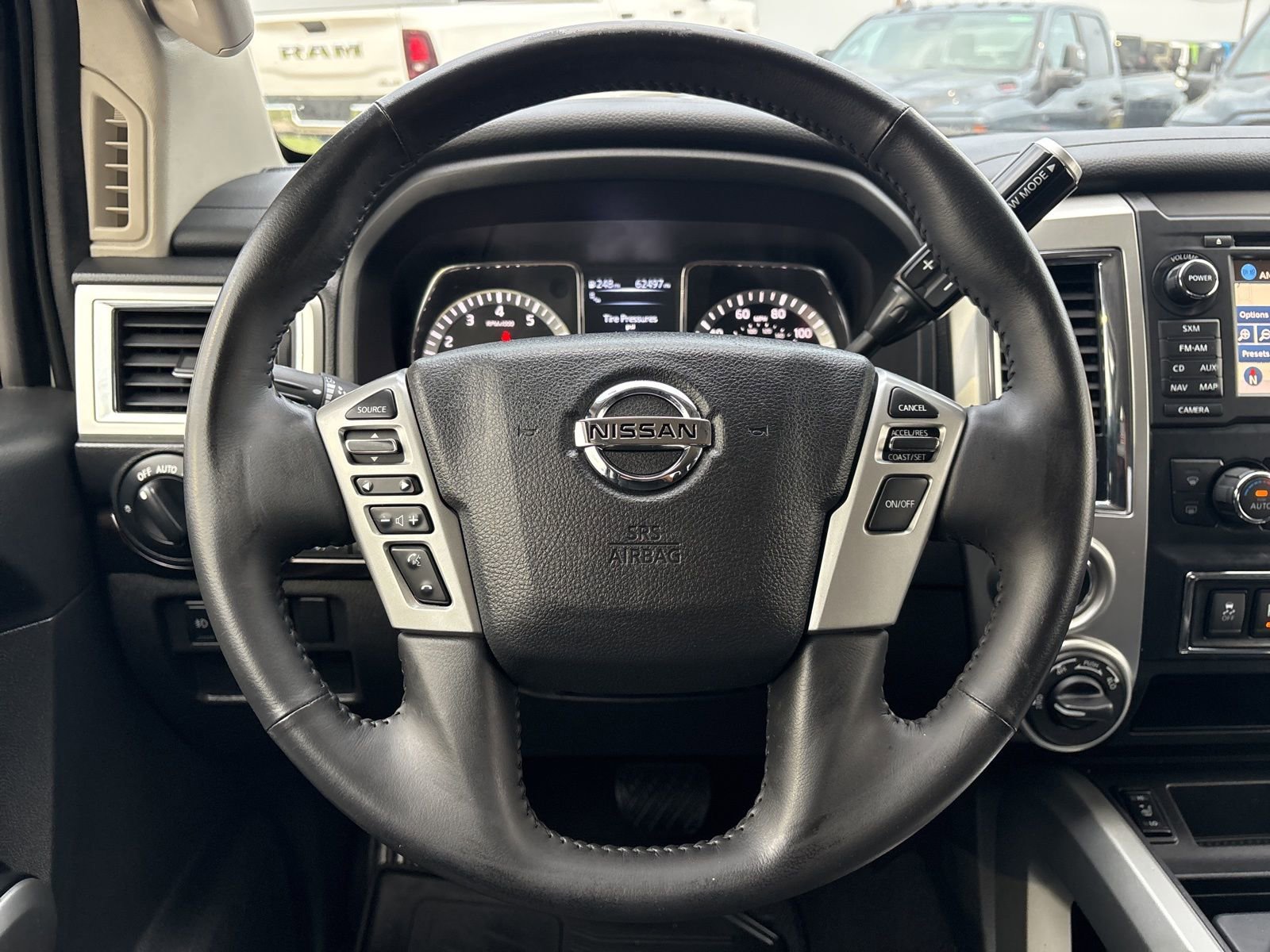 Used 2018 Nissan Titan SV w/ SV Convenience Package AWD/4WD image 26