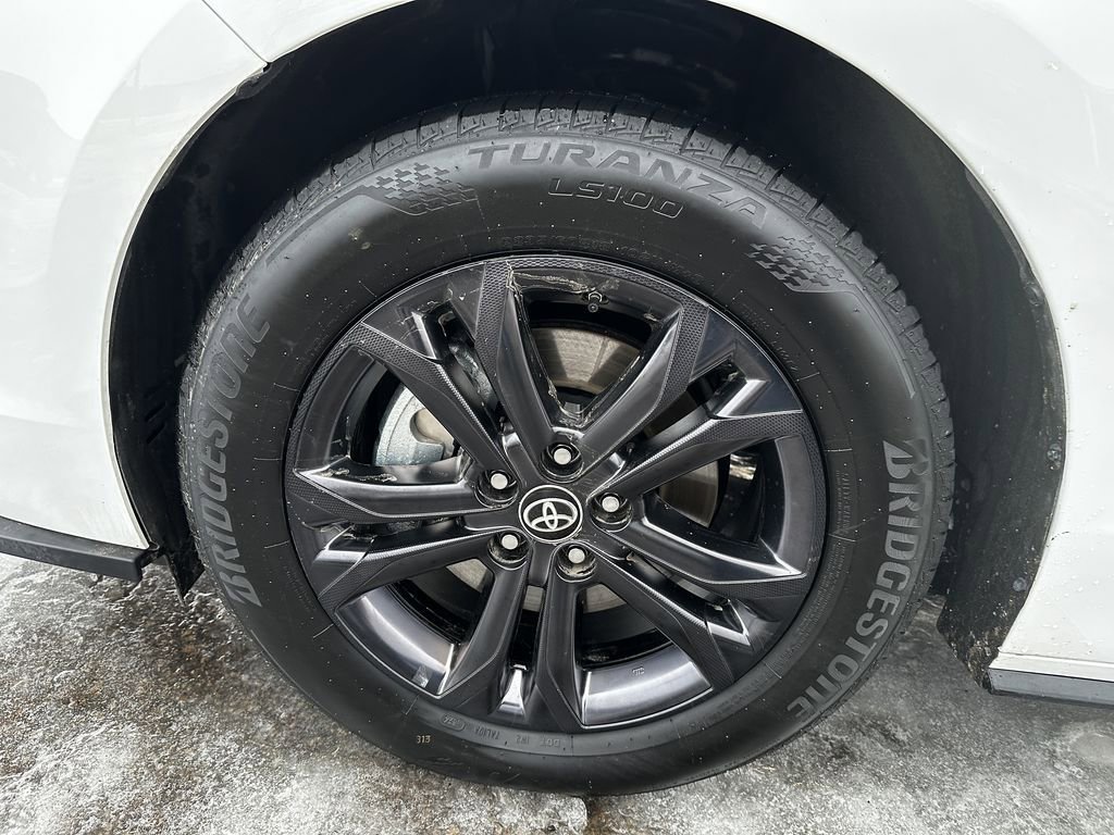 Used 2025 Toyota Sienna XSE image 23