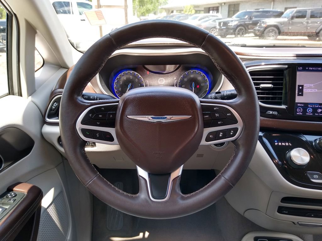 Used 2019 Chrysler Pacifica Touring-L Plus w/ Advanced Safetytec Group FWD image 13
