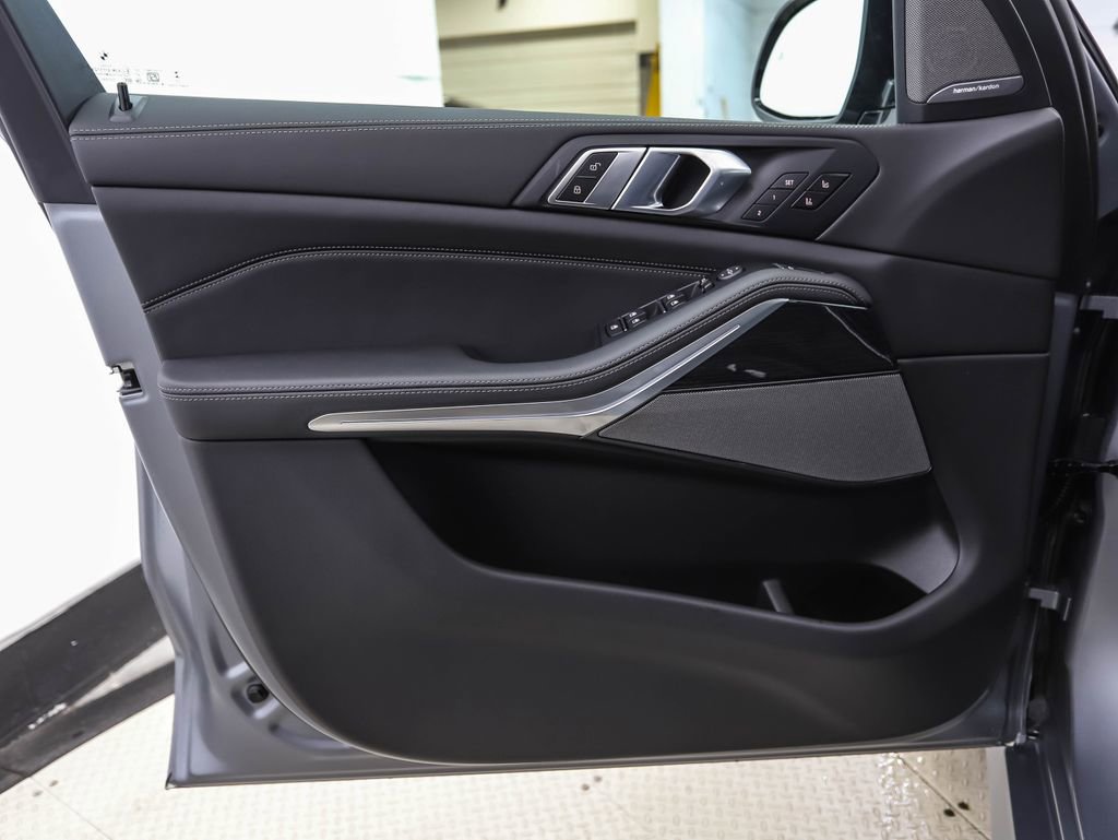 New 2026 BMW X5 xDrive40i w/ Executive Package image 9