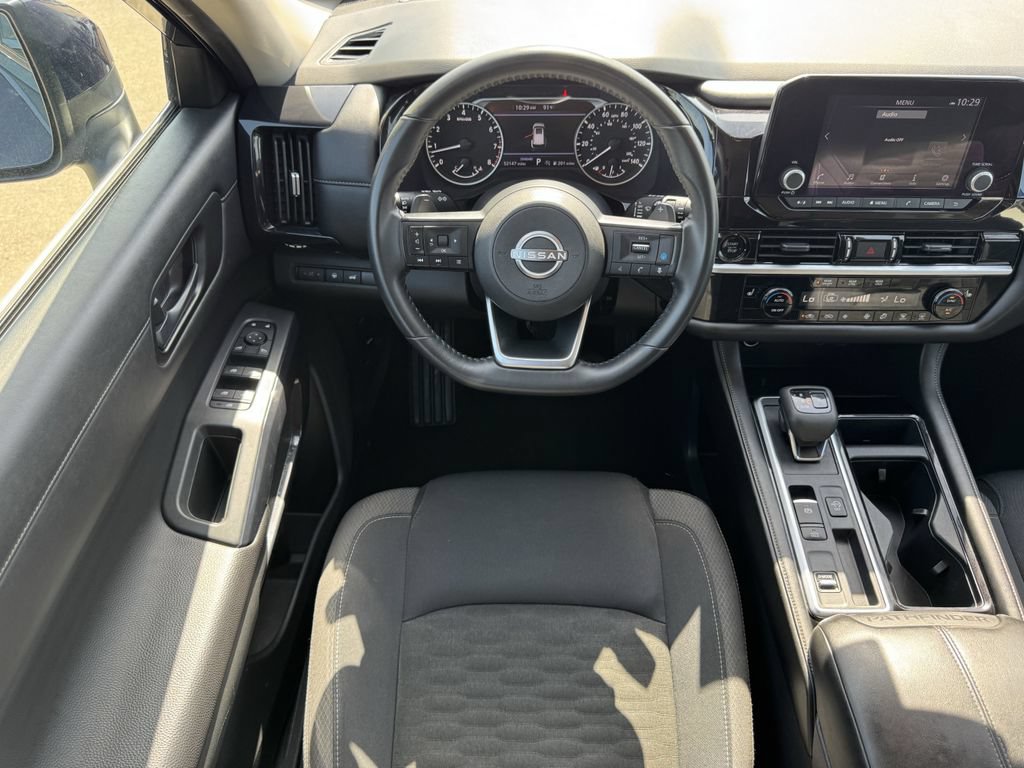Used 2025 Nissan Pathfinder SV FWD image 10