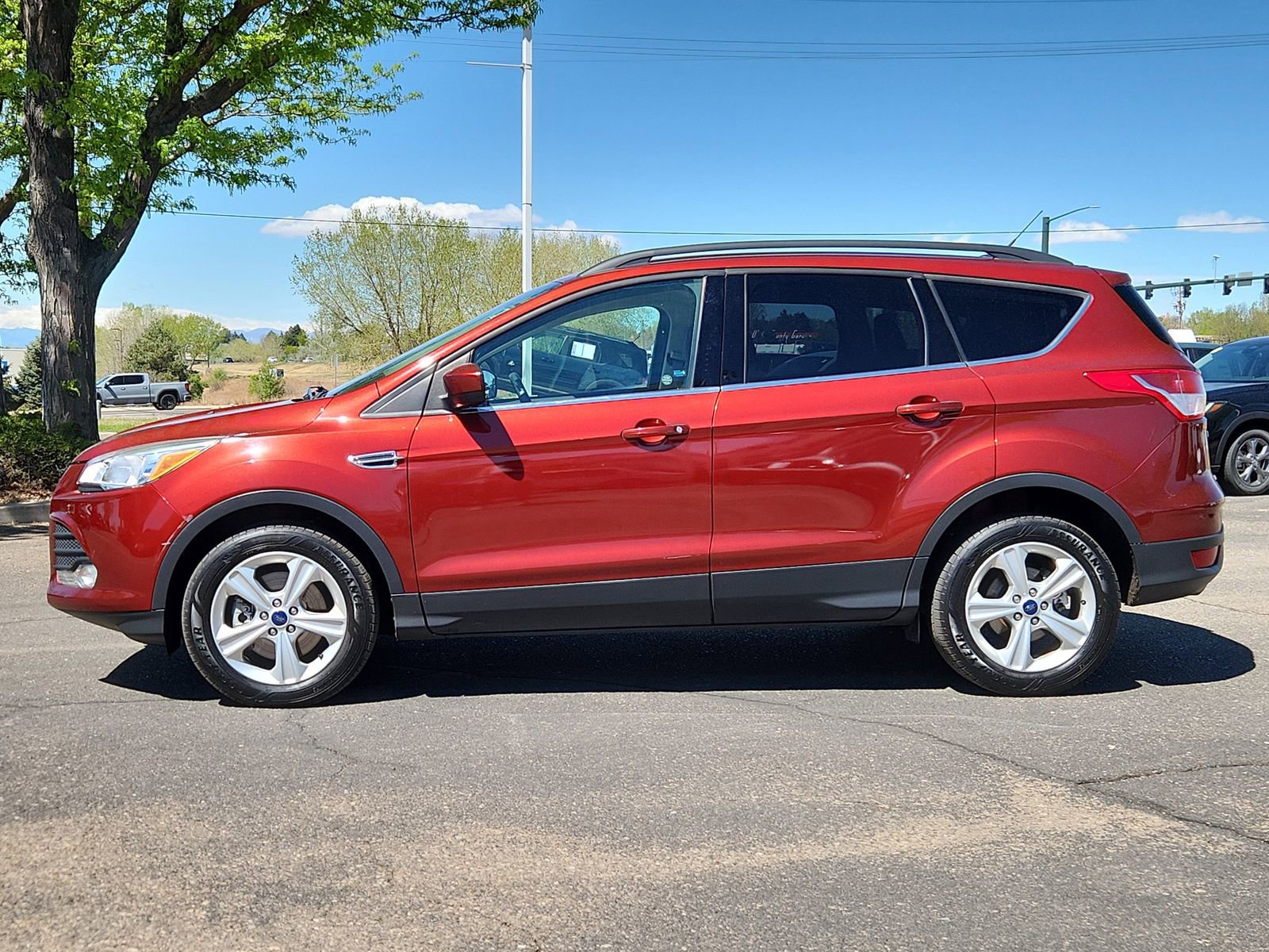 Used 2016 Ford Escape SE w/ Equipment Group 201A AWD/4WD image 2
