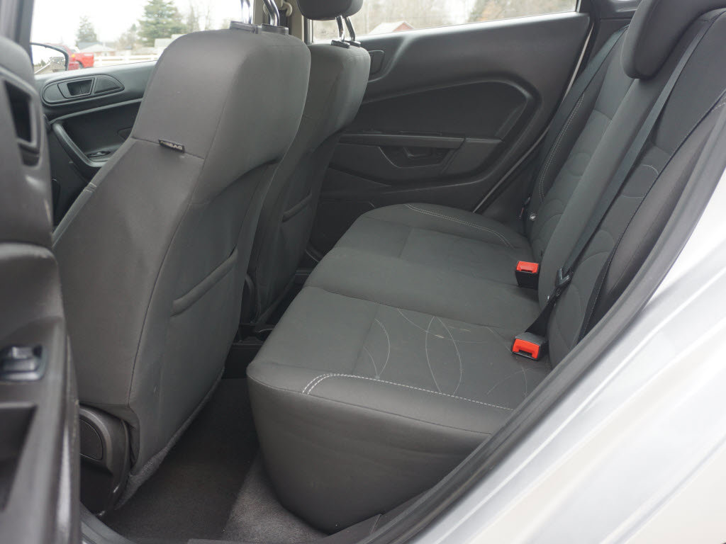 Used 2017 Ford Fiesta SE image 5