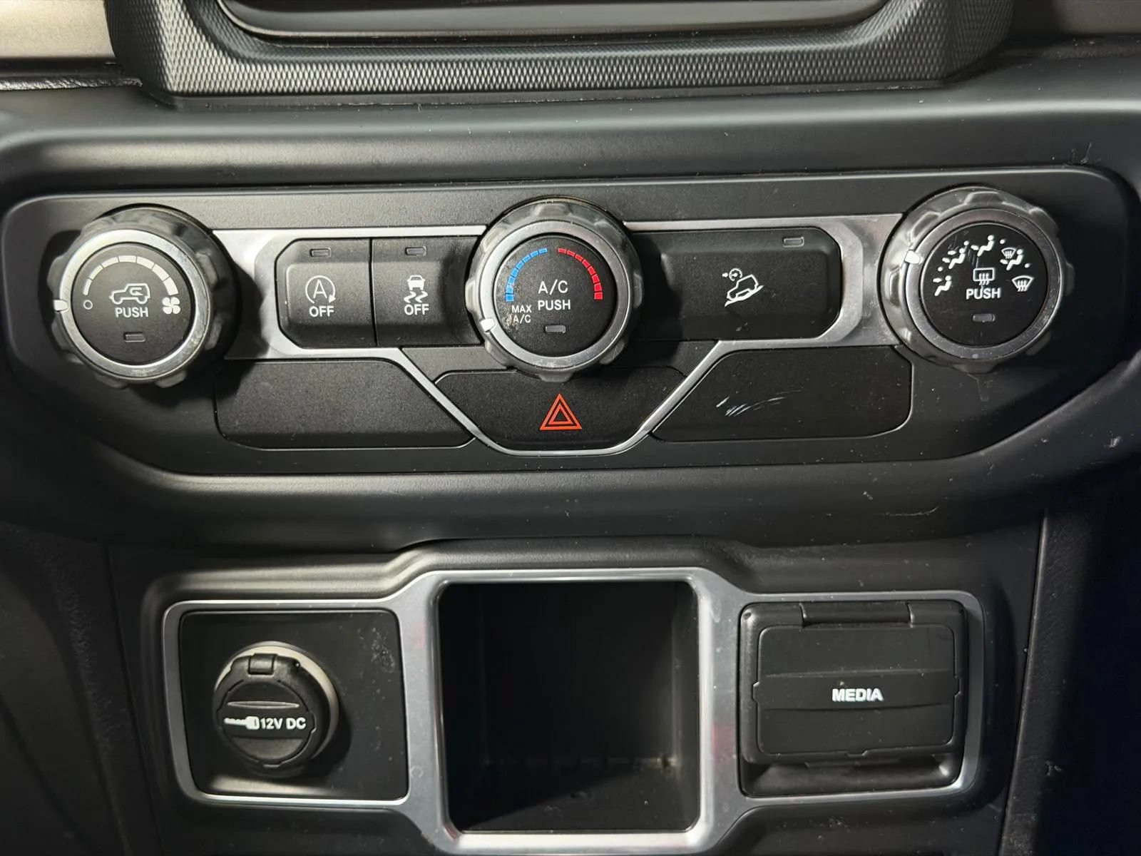 Used 2018 Jeep Wrangler Sport AWD/4WD image 28