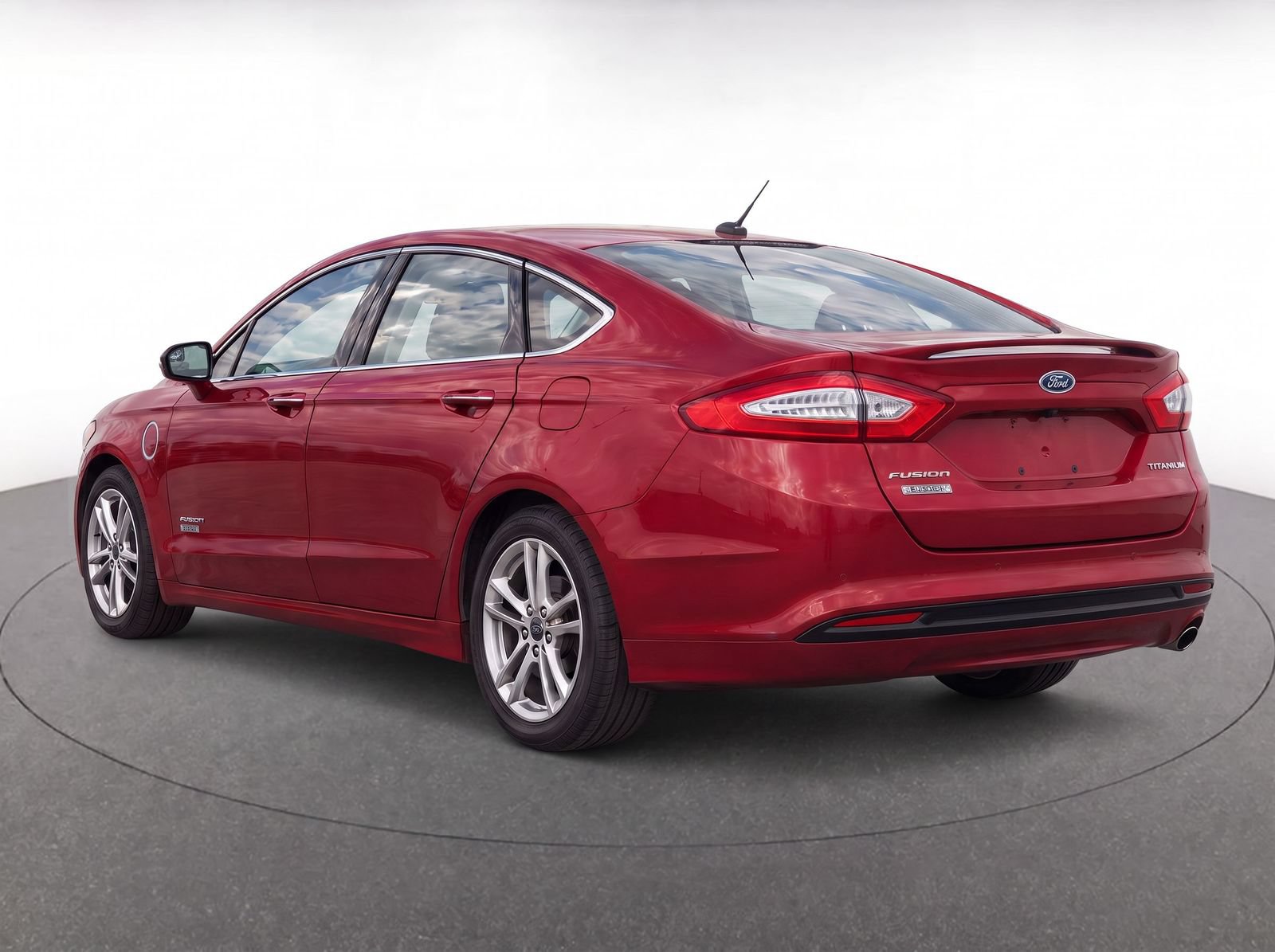 Used 2015 Ford Fusion Energi Titanium FWD image 4