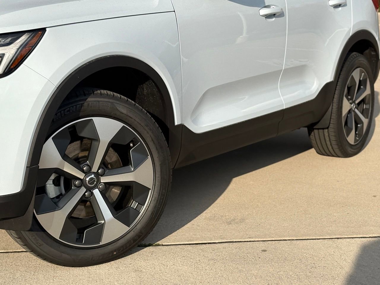 New 2026 Volvo XC40 B5 Core w/ Protection Package Premier image 9