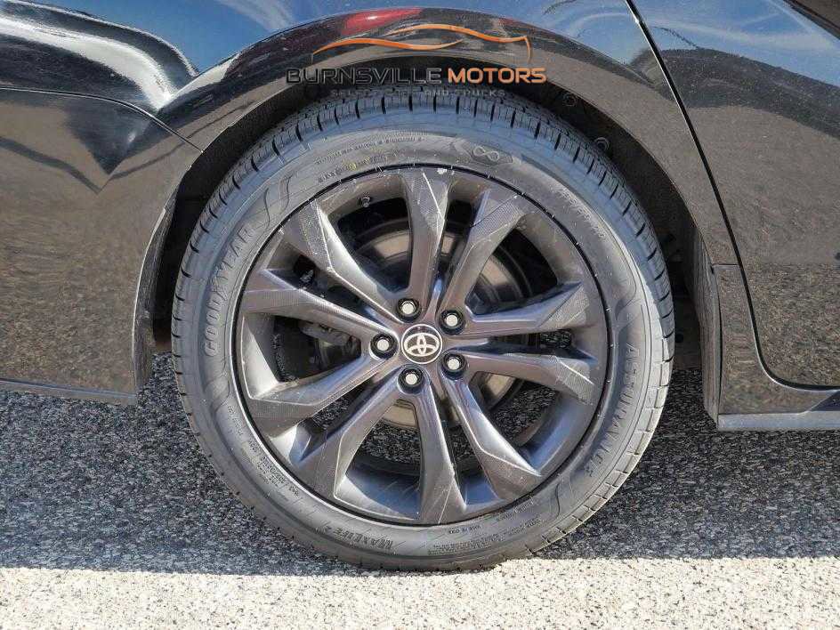 Used 2021 Toyota Sienna XSE image 9