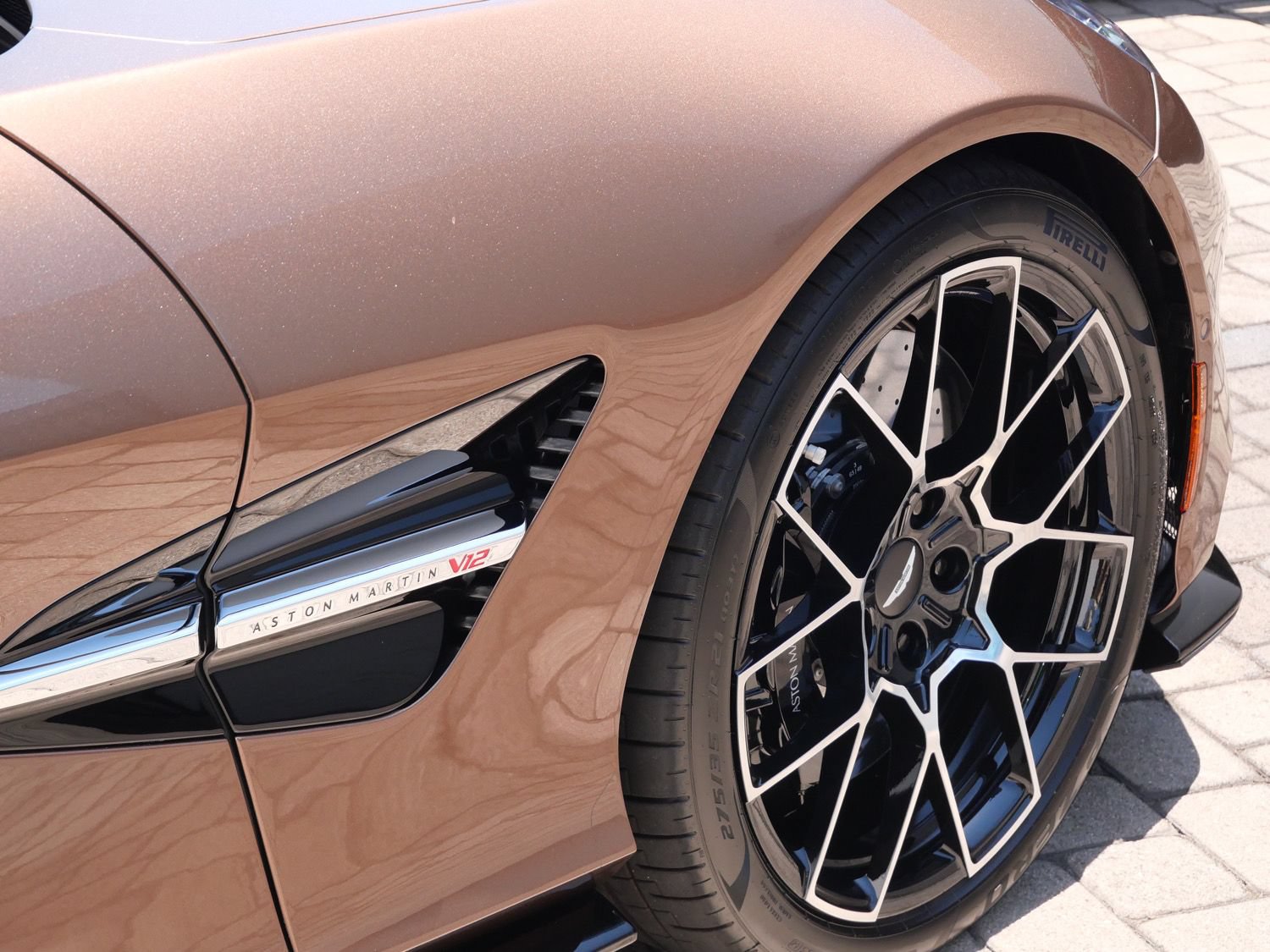 New 2026 Aston Martin Vanquish Convertible RWD image 9