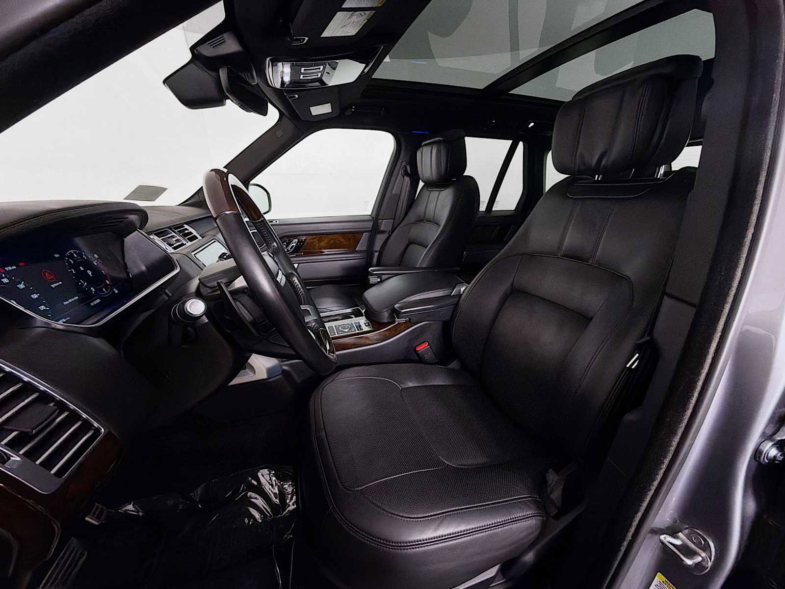 Used 2022 Land Rover Range Rover P525 Westminster Edition image 11