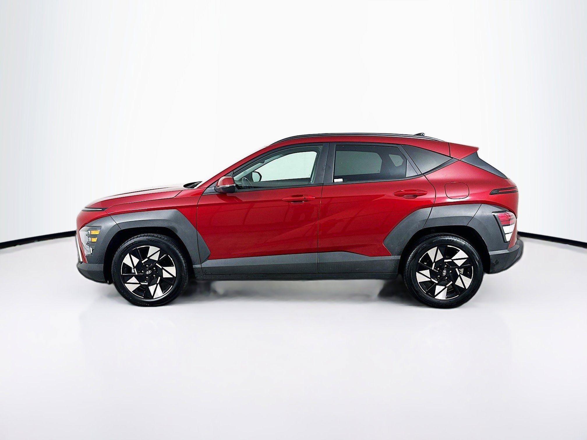 Used 2025 Hyundai Kona SEL FWD image 4