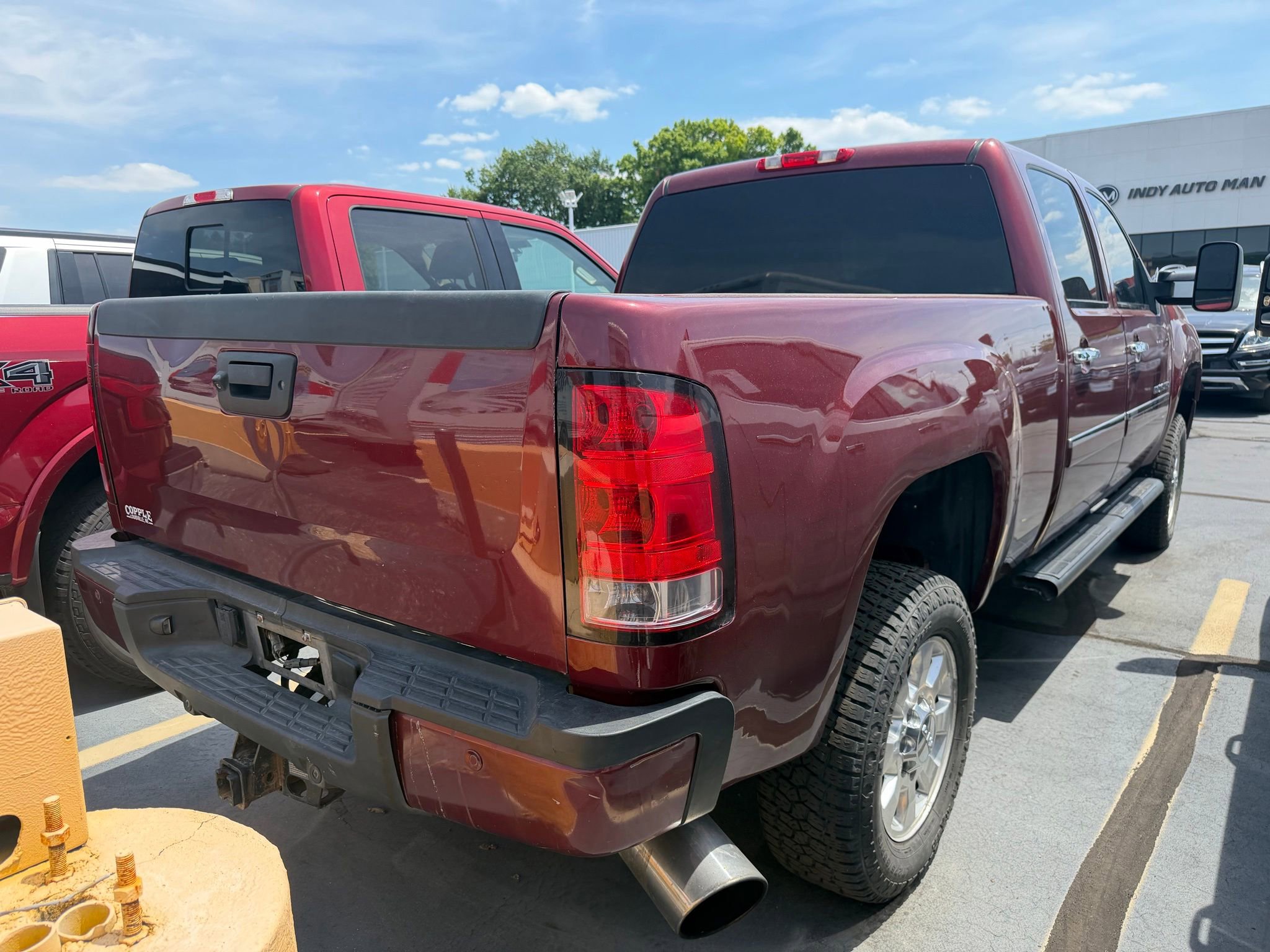Used 2013 GMC Sierra 2500 Denali w/ Suspension Package, Off-Road AWD/4WD image 3