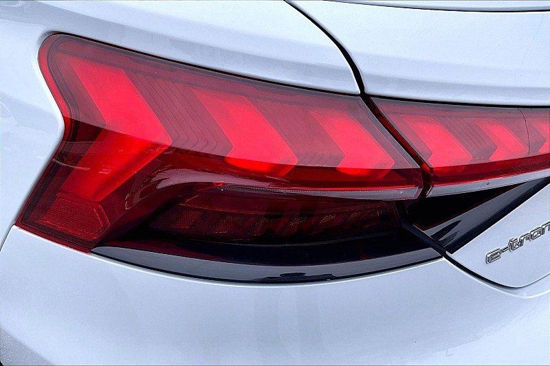 Used 2024 Audi e-tron GT Premium Plus image 29