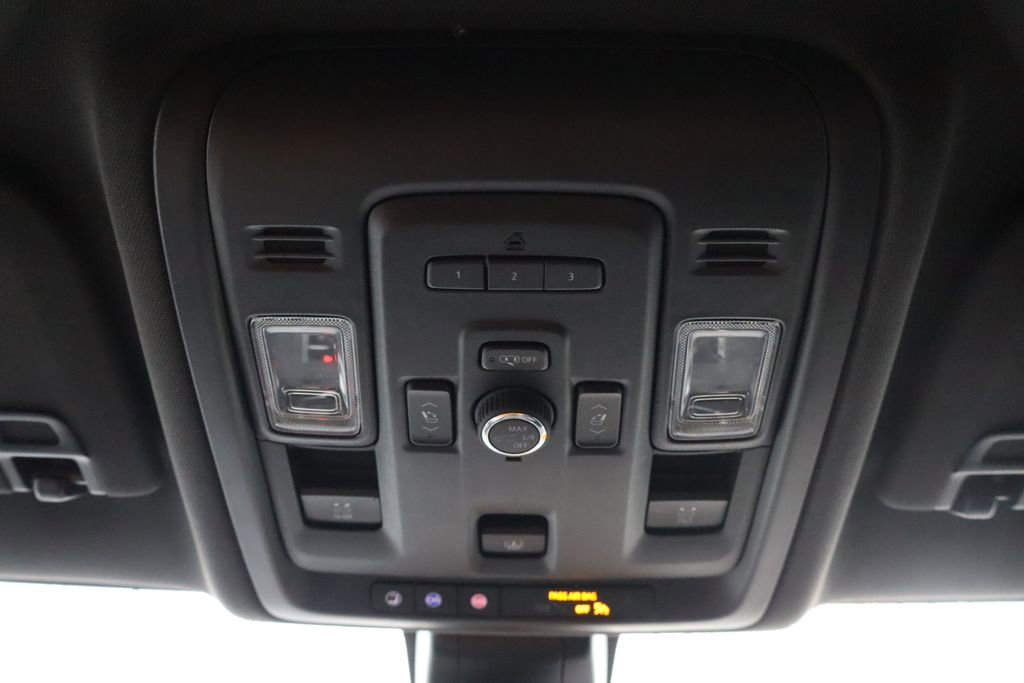 Used 2022 Chevrolet Tahoe Z71 w/ Luxury Package image 16