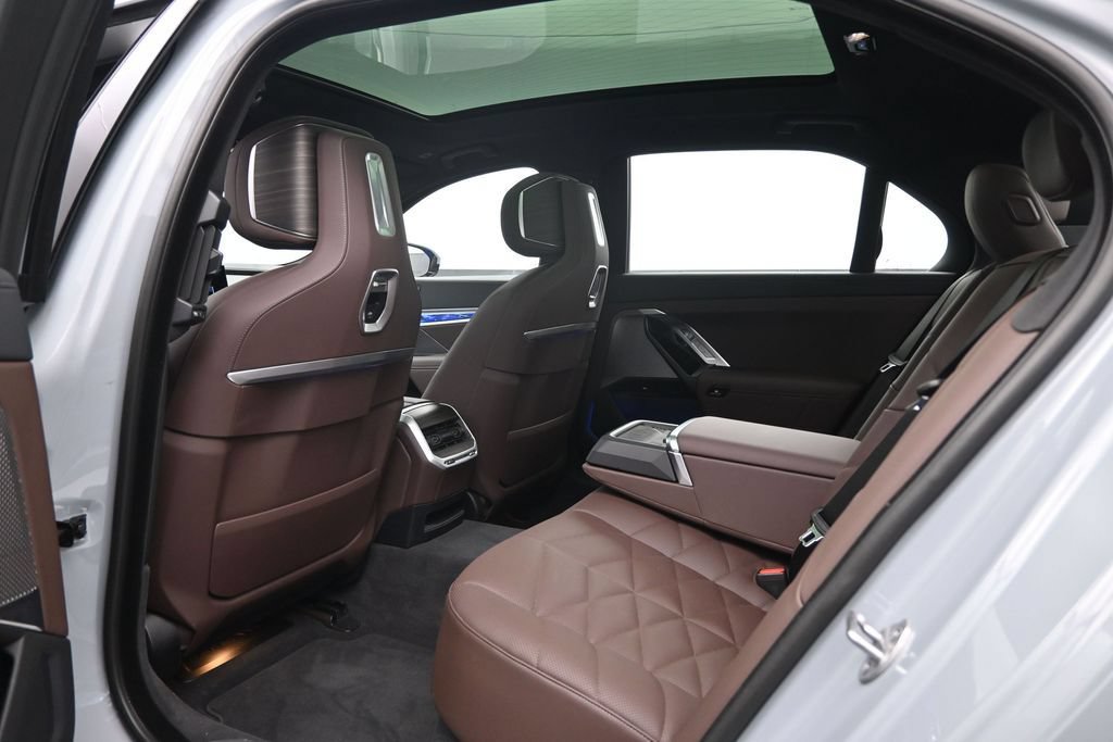 Used 2026 BMW 740i xDrive AWD/4WD image 23
