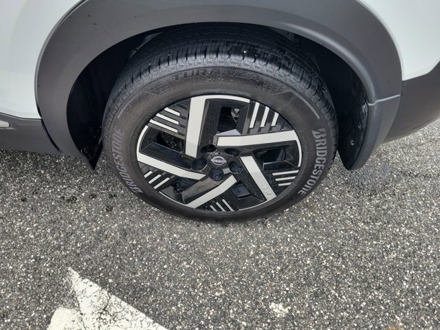 Used 2025 Nissan Kicks SV FWD image 6