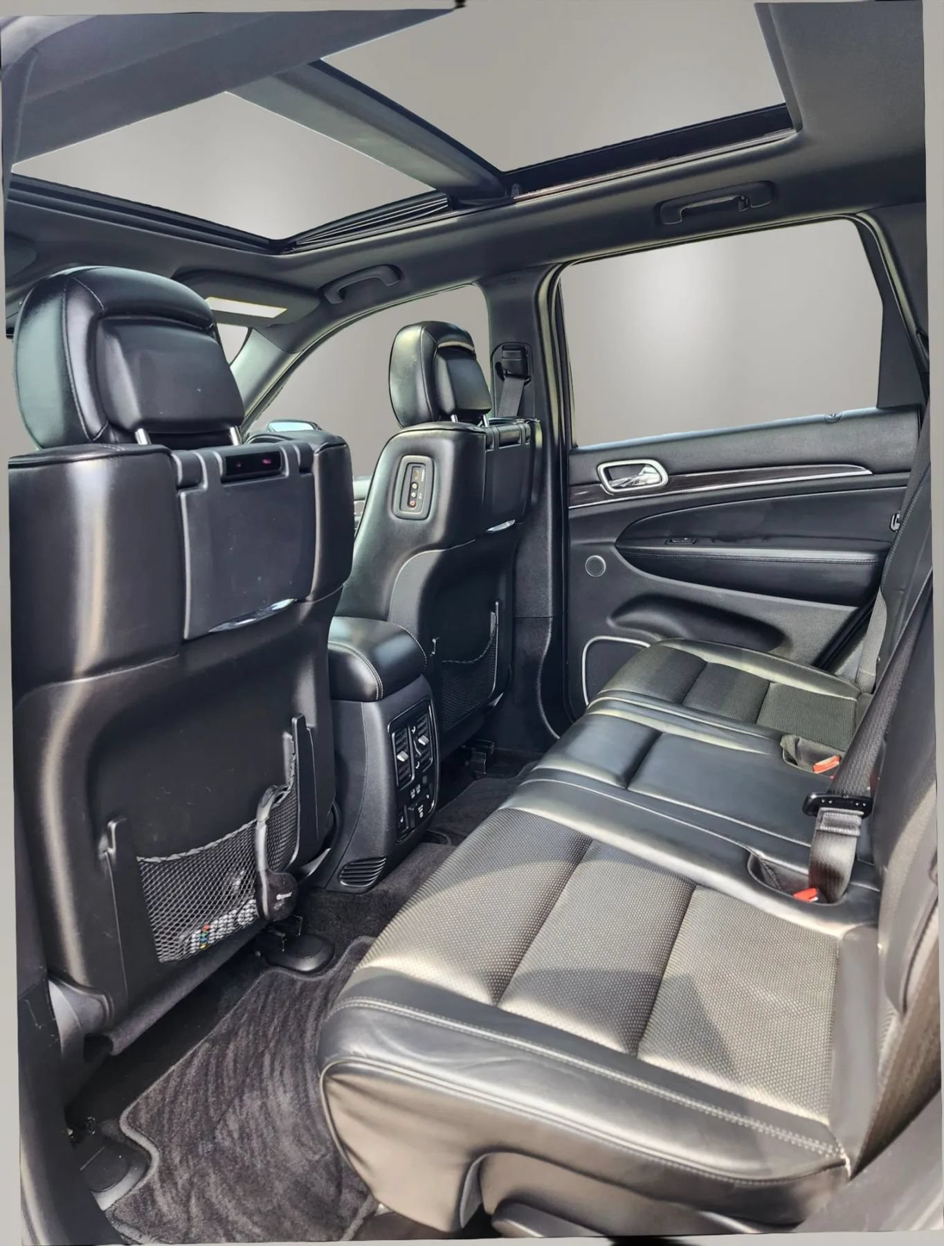 Used 2015 Jeep Grand Cherokee High Altitude AWD/4WD image 17