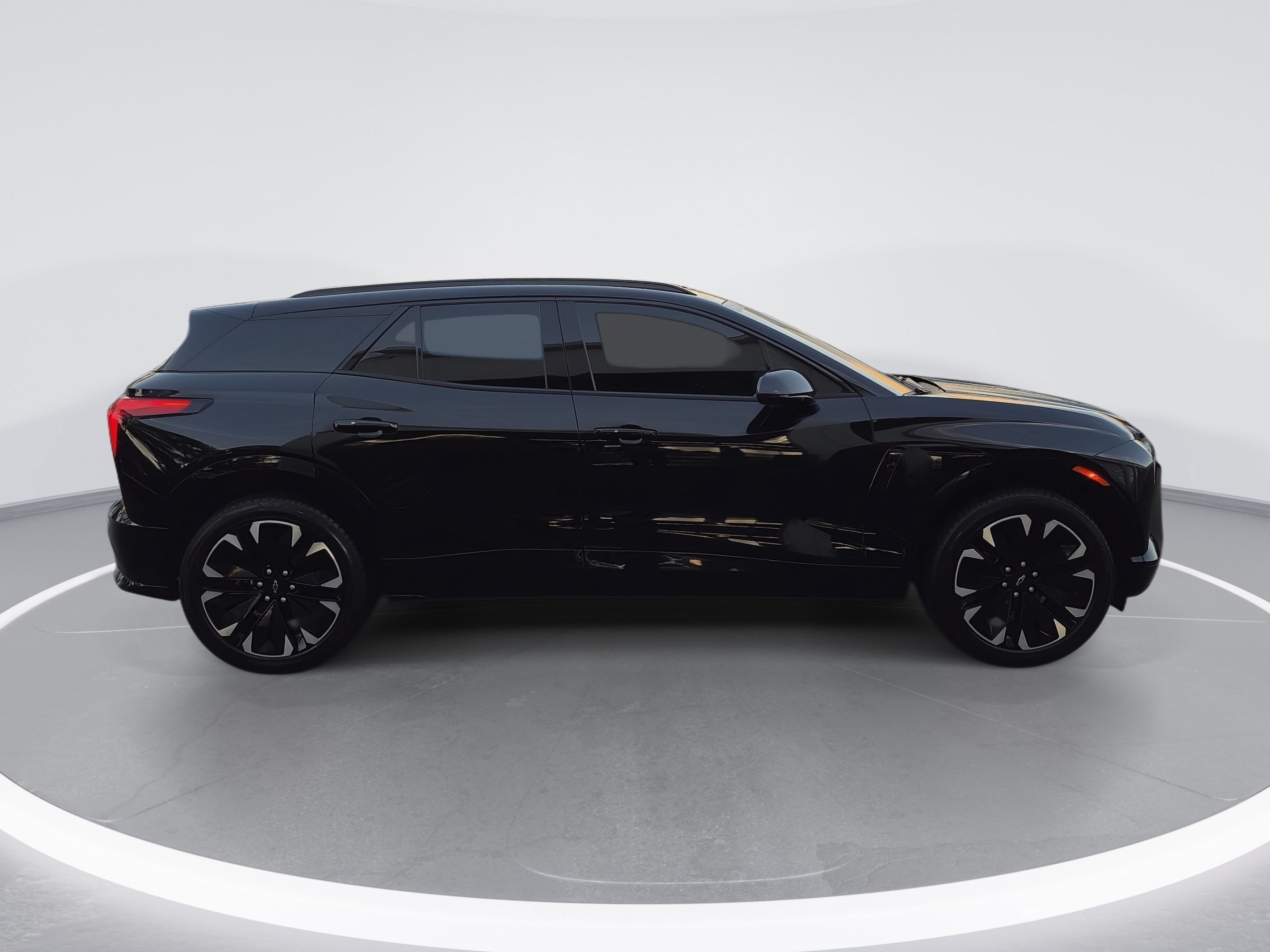 Used 2025 Chevrolet Blazer EV RS AWD/4WD image 2