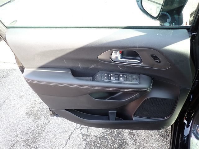 New 2026 Chrysler Pacifica Select AWD/4WD image 17