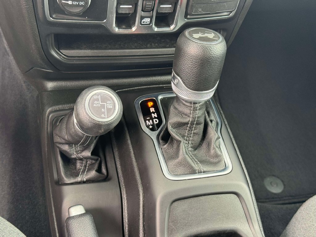 Used 2024 Jeep Wrangler Unlimited w/ Convenience Group AWD/4WD image 28