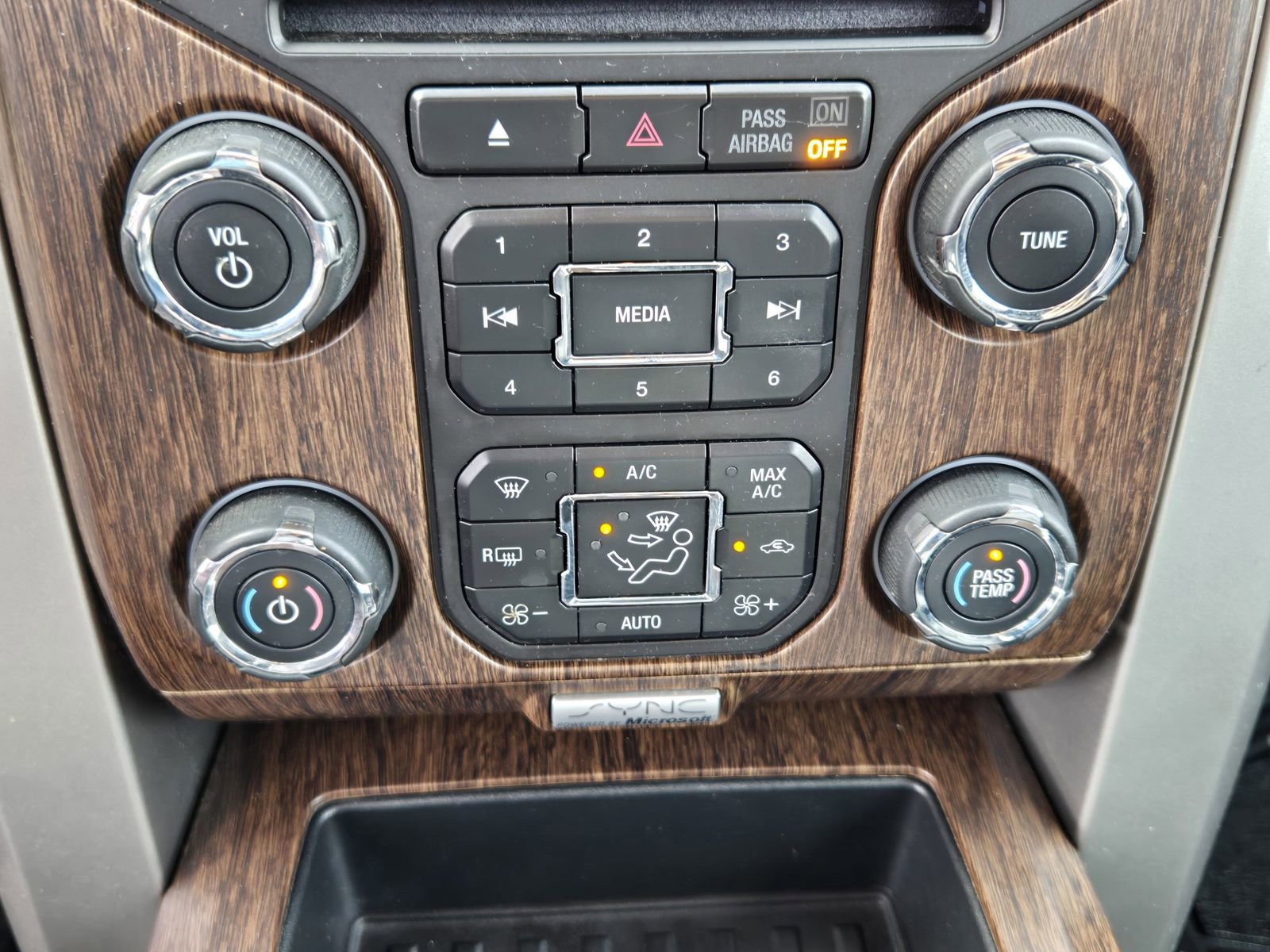 Used 2014 Ford F150 Lariat w/ Equipment Group 501A Mid RWD image 17