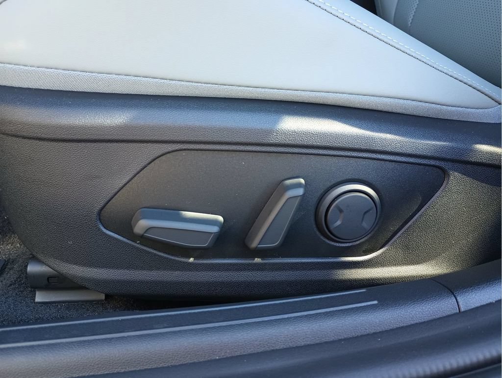 Certified 2024 Hyundai Elantra Limited FWD image 22