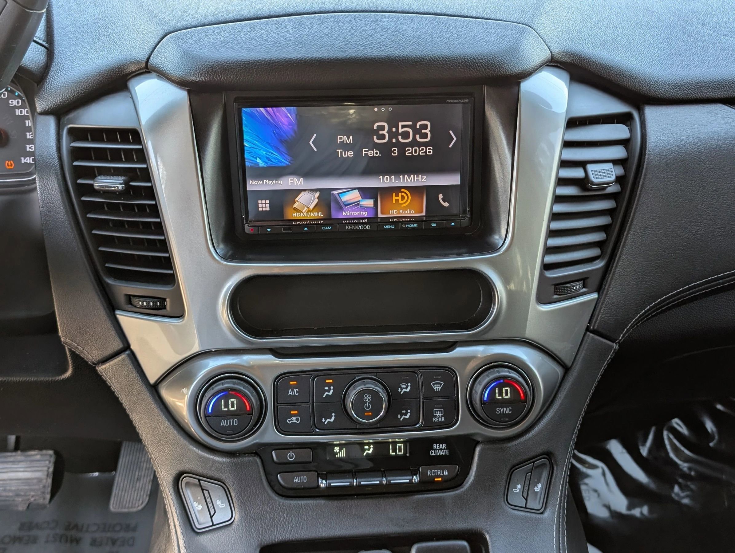 Used 2016 Chevrolet Suburban LT image 24