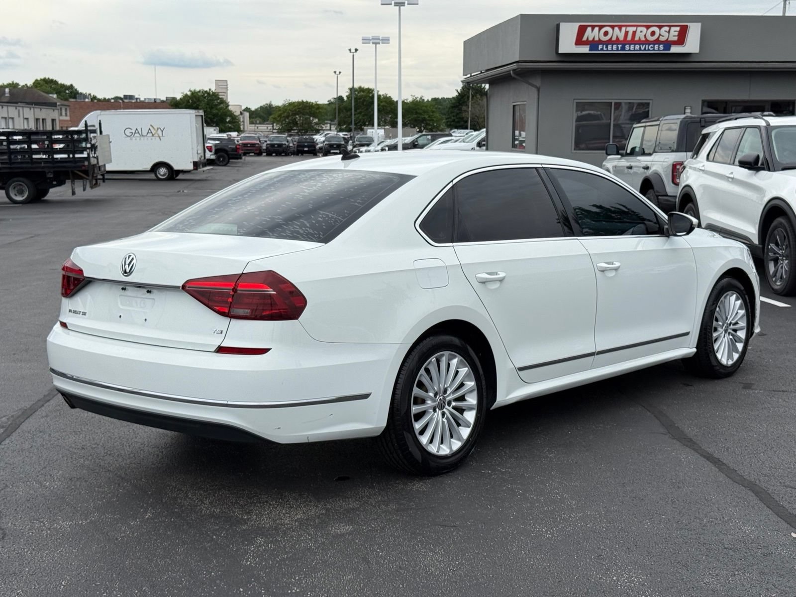 Used 2017 Volkswagen Passat 1.8T SE FWD image 4