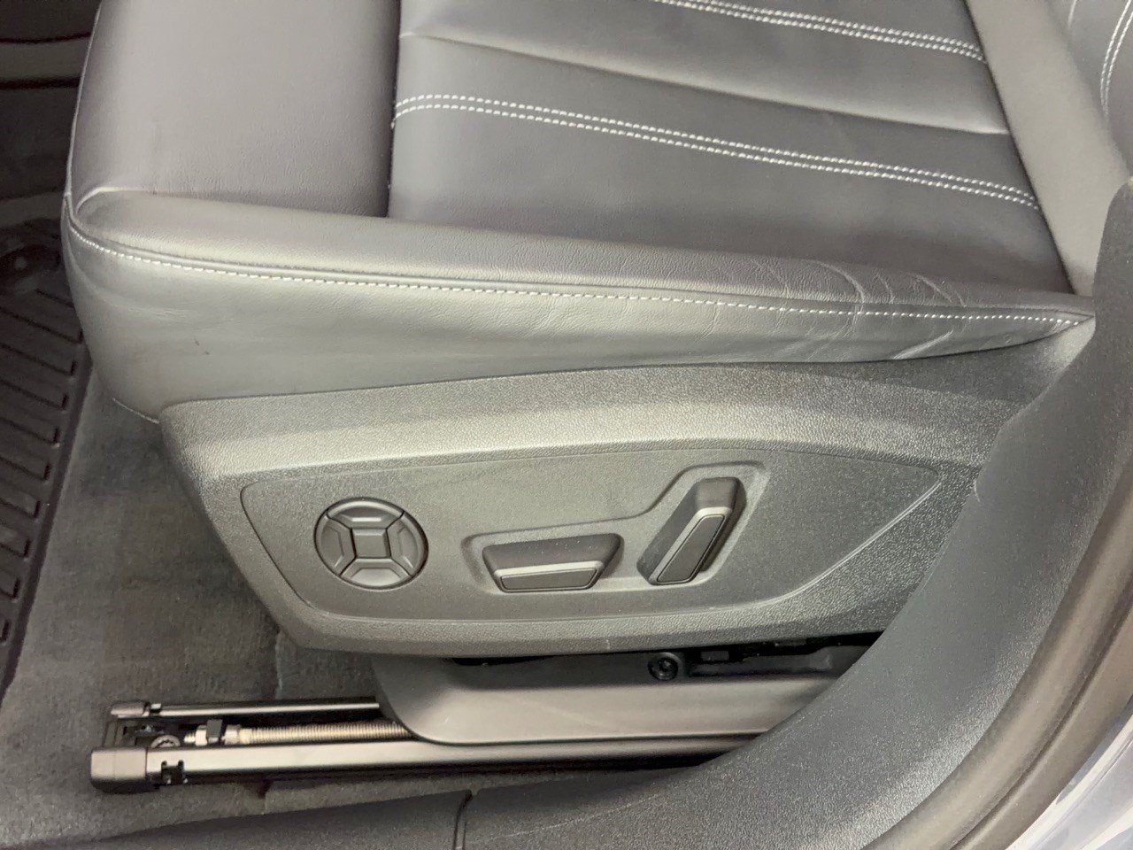 Certified 2025 Audi A6 e-tron Premium w/ Ultra Package AWD/4WD image 16