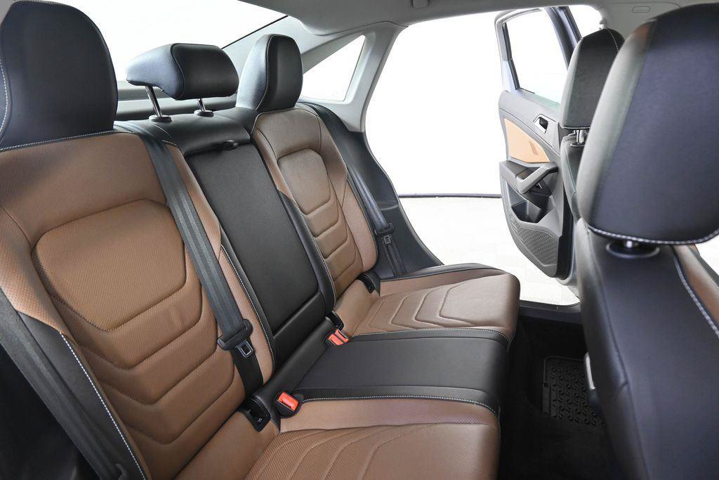 Used 2025 Volkswagen Jetta SEL FWD image 23