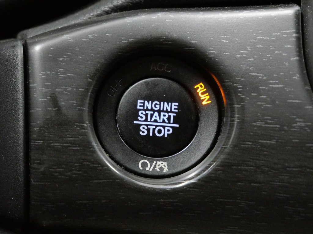 Certified 2018 Jeep Grand Cherokee Altitude AWD/4WD image 29