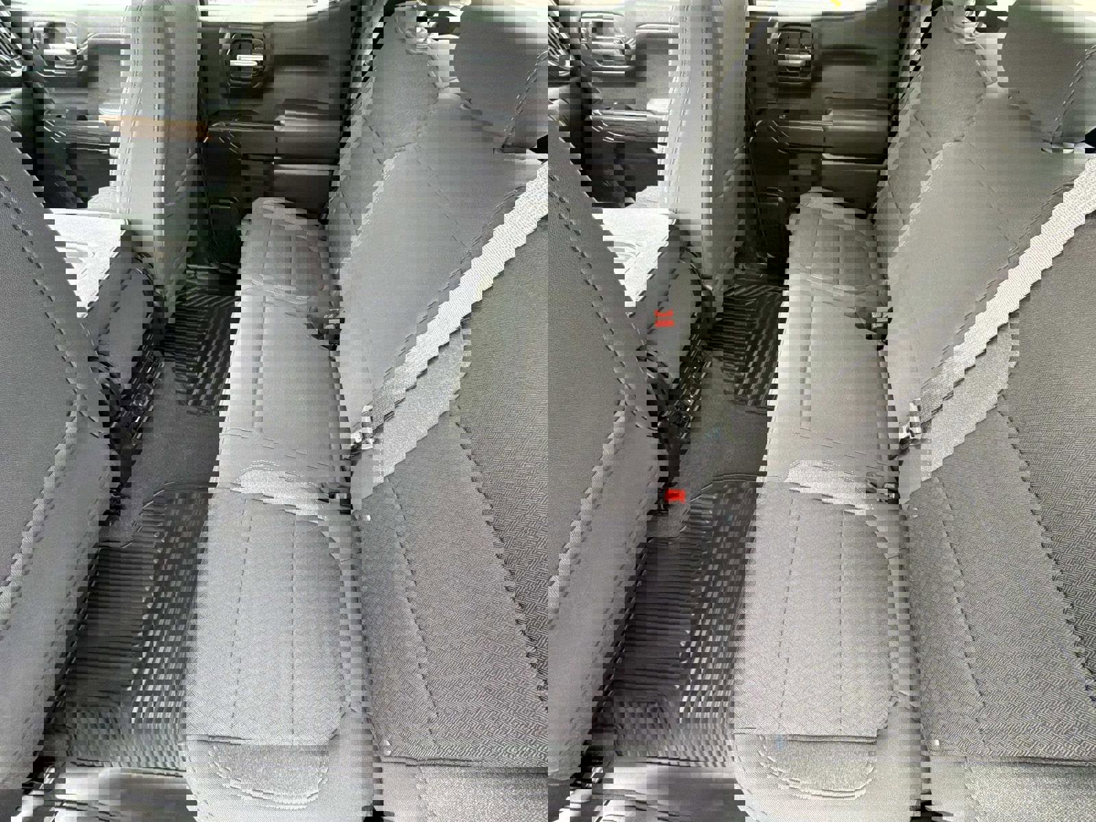 Used 2021 Chevrolet Silverado 1500 LT w/ Z71 Off-Road Package image 4